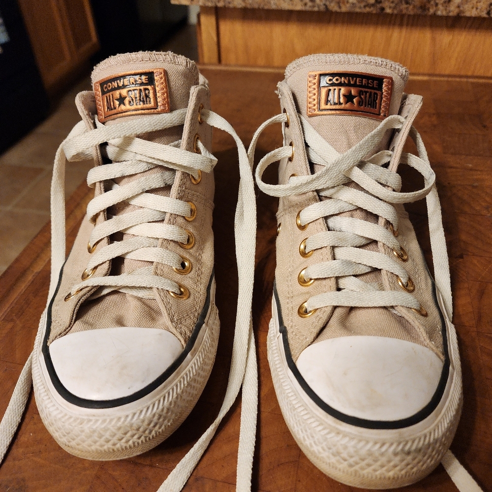 Women's Converse Chuck Taylor All Star High Tops sz 8, Blush/Rose Gold